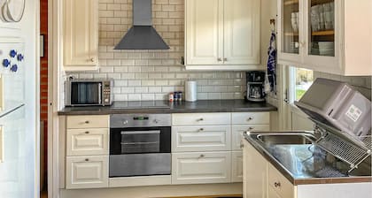 Awesome home in ASKERSUND with sauna