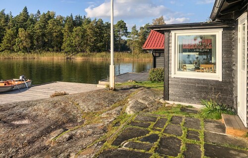 Awesome home in ASKERSUND with sauna