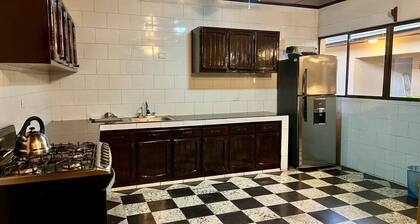 Spacious 5-bedroom house in amazing León with AC, WiFi