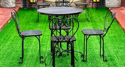 Spacious 5-bedroom house in amazing León with AC, WiFi