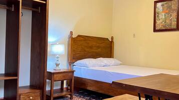 5 bedrooms, iron/ironing board, WiFi