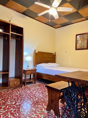 5 bedrooms, iron/ironing board, WiFi