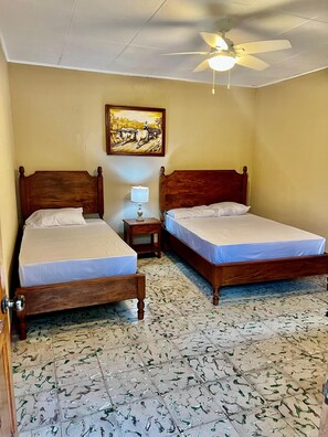 5 bedrooms, iron/ironing board, WiFi - Spacious 5-bedroom house in amazing León with AC, WiFi (León)