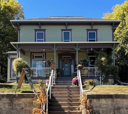 Historical riverfront home in beautiful LeClaire. Kid and pet friendly!