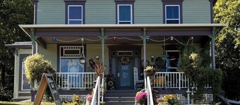 Historical riverfront home in beautiful LeClaire. Kid and pet friendly!