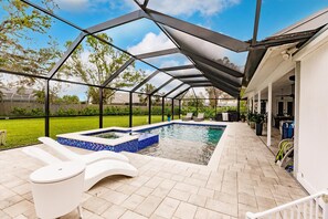 Outdoor pool, a heated pool - Beautiful 4-bedroom House in Charming Location - Heated Pool - Near Beach (Nokomis)