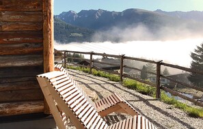 A wooden bench overlooking a mountainous landscape with a wooden fence. - Amazing apartment in Weißpriach (Weißpriach)
