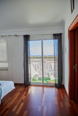 5 chambres, fer et planche à repasser, Wi-Fi, draps fournis