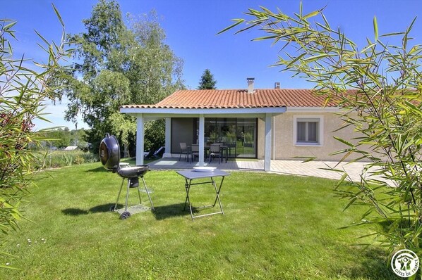Terrace/patio - Gîte du Mas Brunet - CHATENAY (CHATENAY)