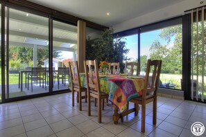 Dining - Gîte du Mas Brunet - CHATENAY (CHATENAY)