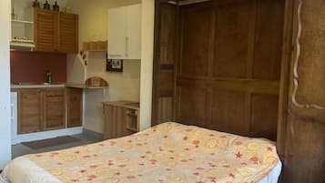 Ferros/tĂĄbuas de passar roupa, Wi-Fi de cortesia, roupa de cama
