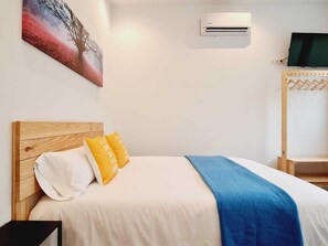 Standard Studio | Down comforters, laptop workspace, iron/ironing board, free WiFi - Bilbao ROOMS & KITCHEN Irala (Bilbao)