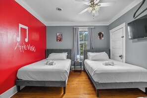 3 Schlafzimmer, Schreibtisch, Bügeleisen/Bügelbrett, WLAN