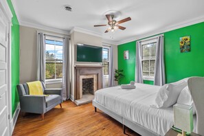 3 Schlafzimmer, Schreibtisch, Bügeleisen/Bügelbrett, WLAN