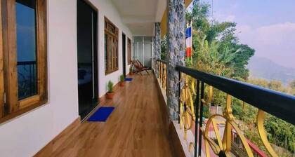 Family run 3 bedroom homestay at delightful Soureni Mirik welcomes you.