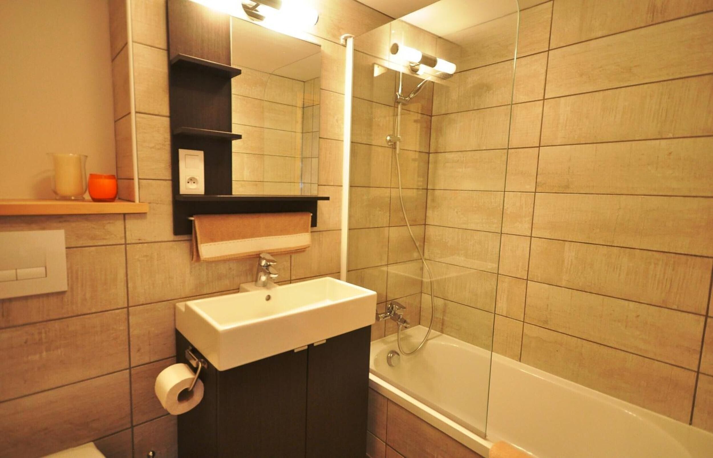 Dusche, Haartrockner, Handtücher