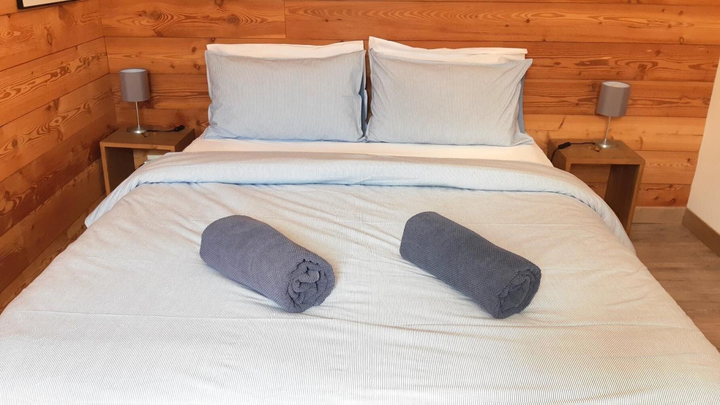 2 多间卧室、熨斗/熨衣板、免费 WiFi、床单