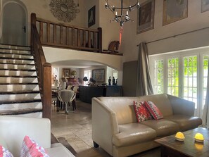 Smart TV, fireplace, DVD player, table tennis