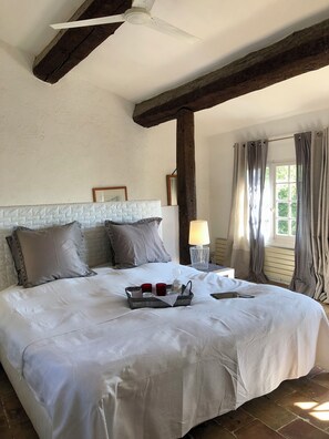 5 bedrooms, in-room safe, desk, iron/ironing board