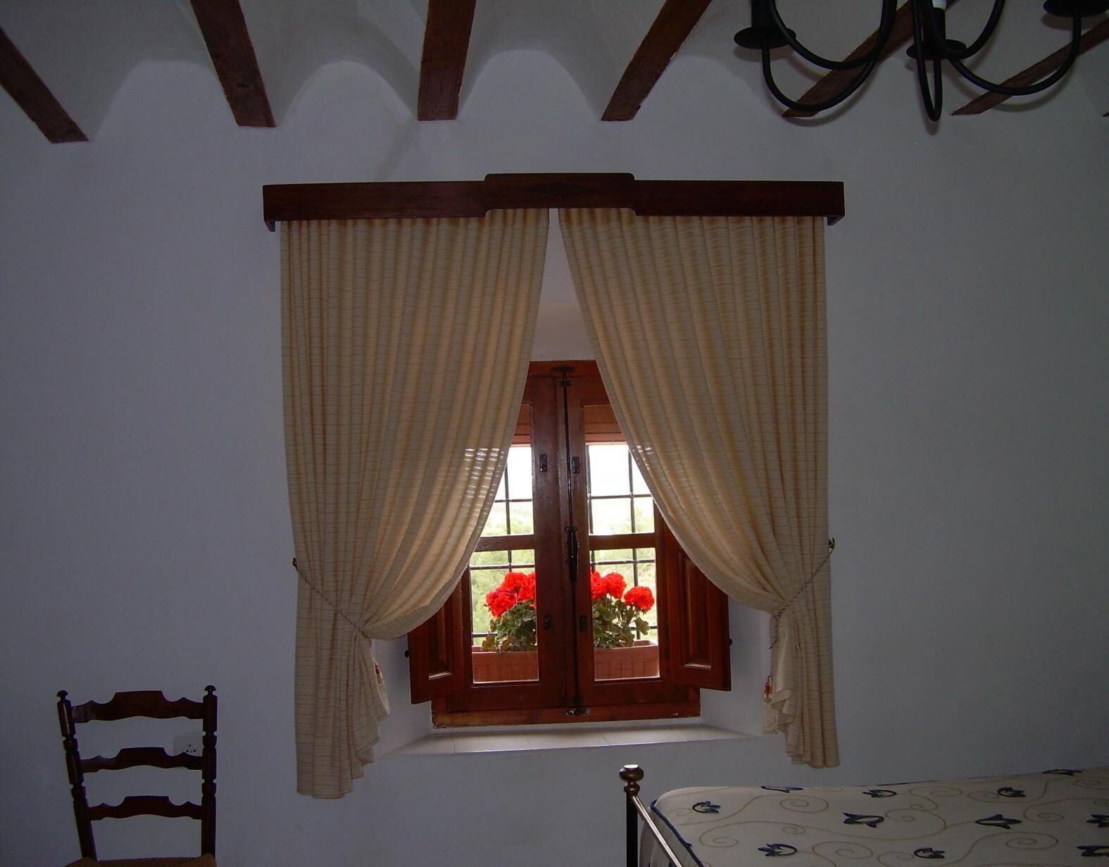 6 habitaciones, tabla de planchar con plancha y ropa de cama 