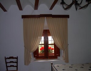 6 bedrooms, iron/ironing board, bed sheets