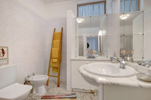 تجهيزات دش، مجففات شعر، مناشف