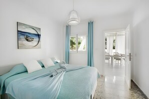 4 عدّة غرف نوم ومكواة/لوح كي وواي فاي مجانًا وملاءات أسرّة