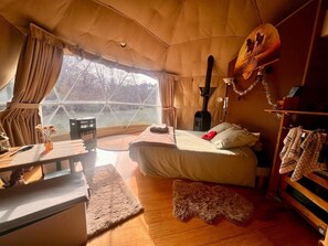 1 habitación y ropa de cama 