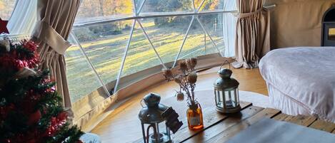 1 bedroom, bed sheets