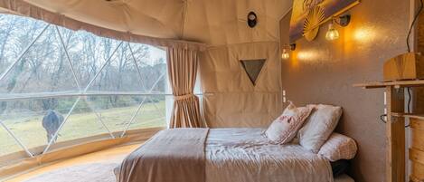 1 bedroom, bed sheets