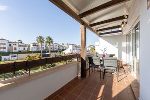Outdoor dining - Apartment 'Lomas De Mar 3' with Mountain View, Wi-Fi and Air Conditioning (Vera)