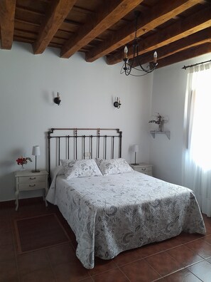 4 chambres, fer et planche à repasser, Wi-Fi gratuit, draps fournis