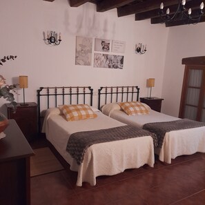 4 bedrooms, iron/ironing board, free WiFi, bed sheets