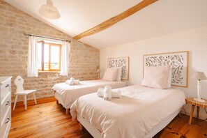 3 bedrooms, iron/ironing board, free WiFi, bed sheets
