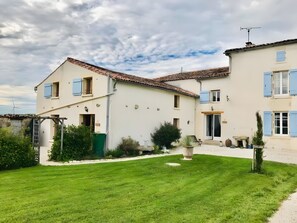 Exterior - Maison "Opaline" with Shared Pool, Private Terrace, and Wi-Fi (Vergné)