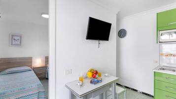 2 slaapkamers, een strijkplank/strijkijzer, gratis wifi, beddengoed