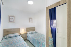 2 chambres, fer et planche à repasser, Wi-Fi gratuit, draps fournis