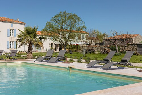 Petite maison "La Belle Parenthèse" avec piscine privée, terrasse privée et Wi-Fi