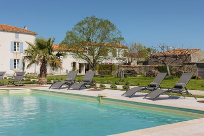 Cottage 'La Belle Parenthèse' with Private Pool, Private Terrace and Wi-Fi