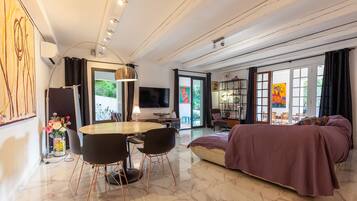 4 Schlafzimmer, BĂŒgeleisen/BĂŒgelbrett, kostenloses WLAN, BettwĂ€sche