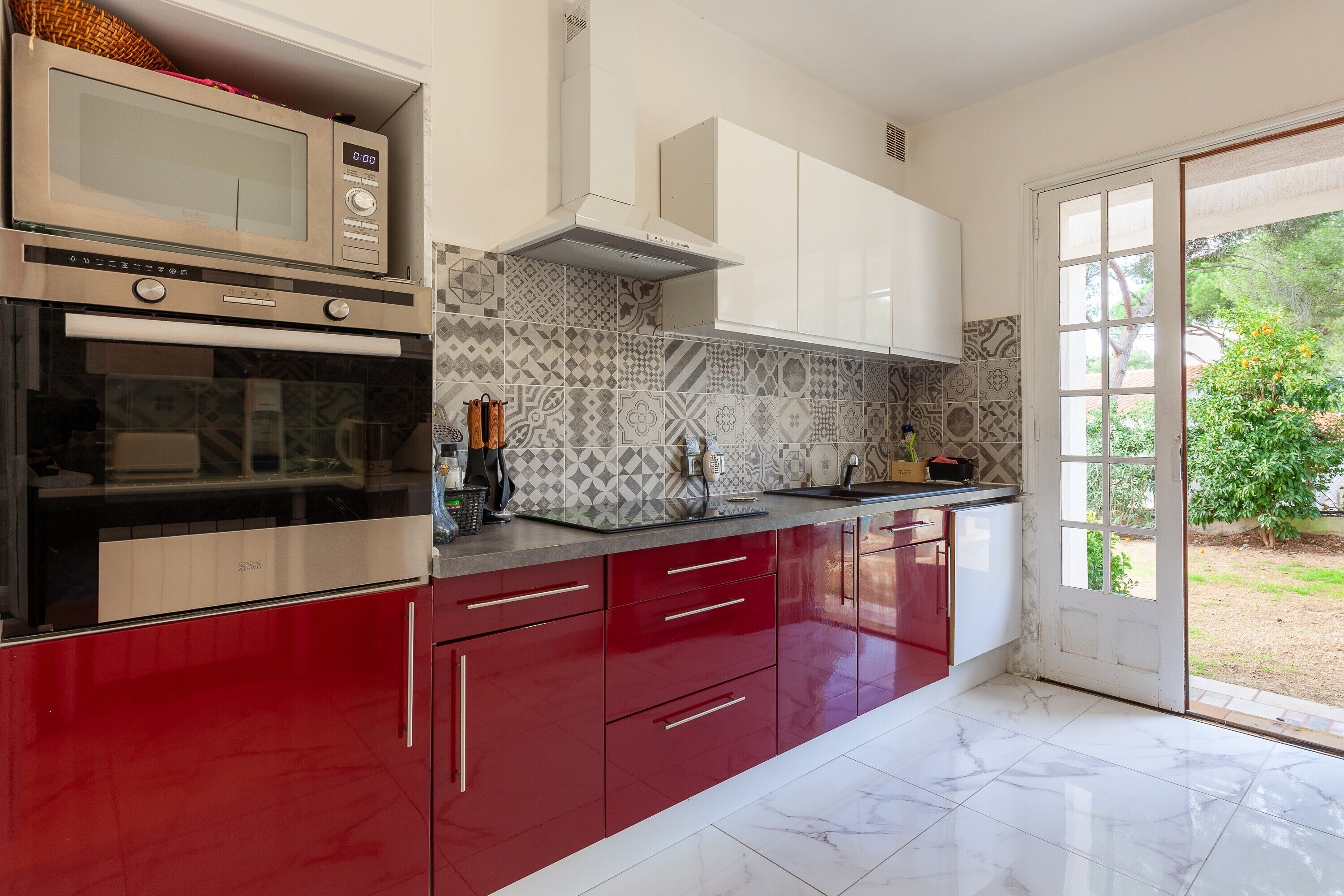 Refrigerador, microondas, horno, placa de cocina