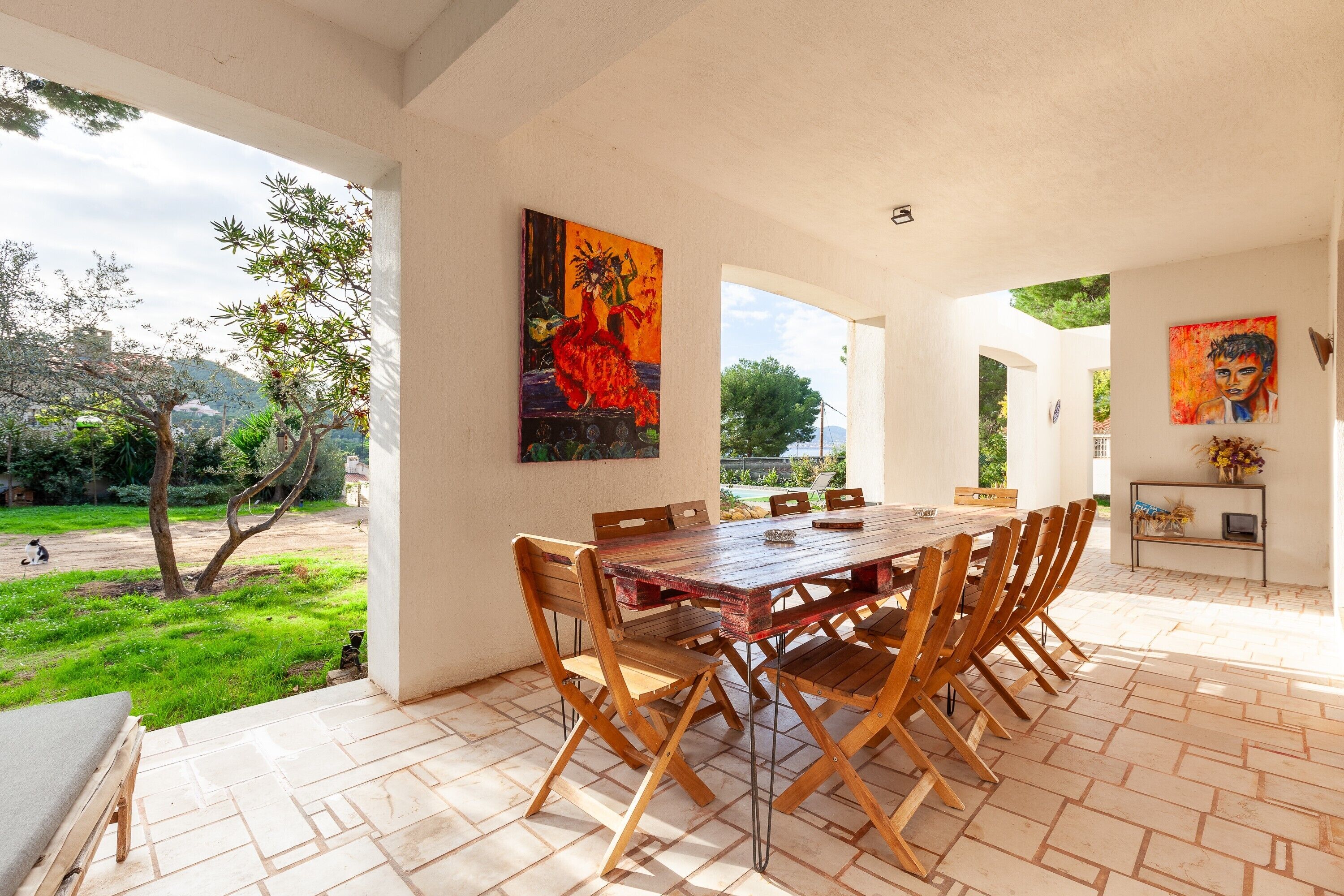 屋外ダイニングエリア