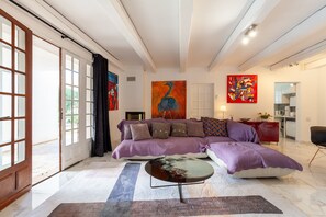 Télévision, cheminée