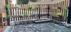 المنطقة المحيطة بالمنشأة