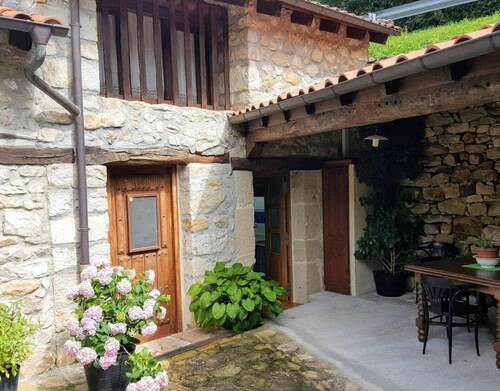 'Apartamento Rural La Tablá' with Mountain View, Private Terrace and Wi-Fi