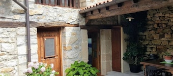 'Apartamento Rural La Tablá' with Mountain View, Private Terrace and Wi-Fi
