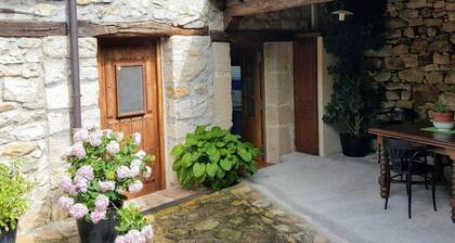 'Apartamento Rural La Tablá' with Mountain View, Private Terrace and Wi-Fi