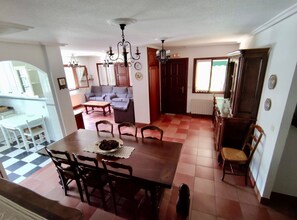 Dining - Apartment 'Juana' with Mountain View, Private Terrace and Wi-Fi (Alles)