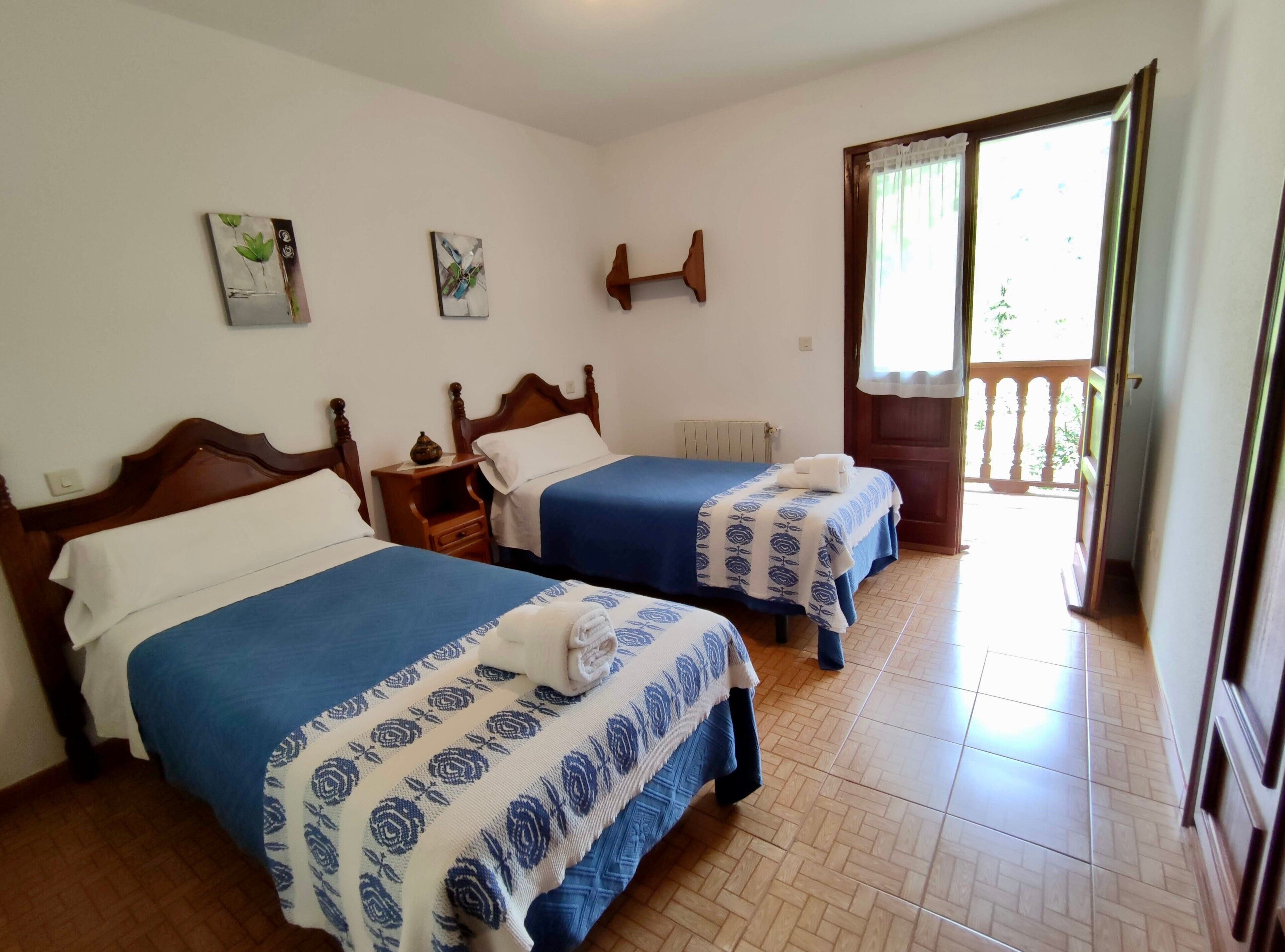 5 slaapkamers, een strijkplank/strijkijzer, gratis wifi, beddengoed