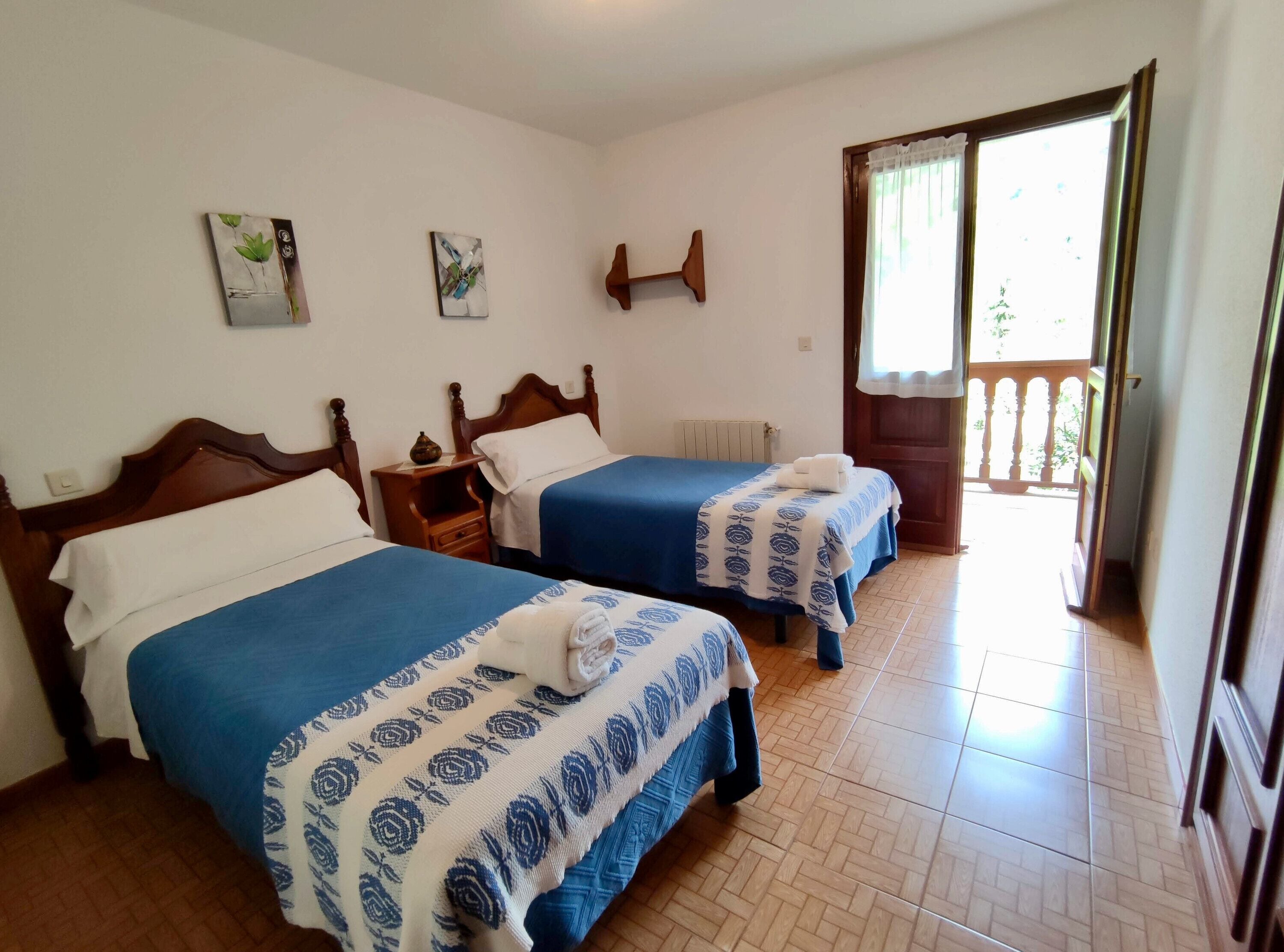 5 slaapkamers, een strijkplank/strijkijzer, gratis wifi, beddengoed